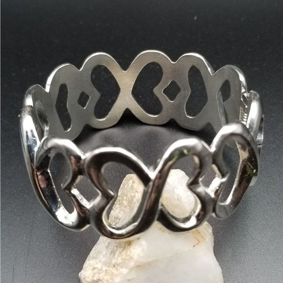 VINTAGE! Victorian Heart Chained in Love Bracelet. B324 - Picture 1 of 3